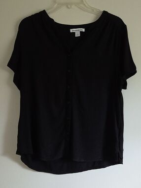 Amazon Essentials Black Short Sleeve Button-Front Blouse